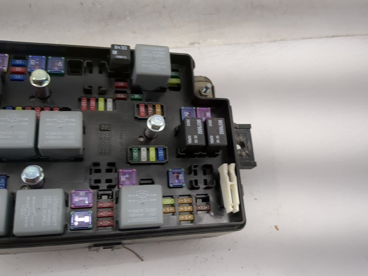 2013-2016 Chevrolet Sonic Fusebox Fuse Box Panel Relay Module P/N:95383540 Fits Fits 2013 2014 2015 2016 OEM Used Auto Parts
