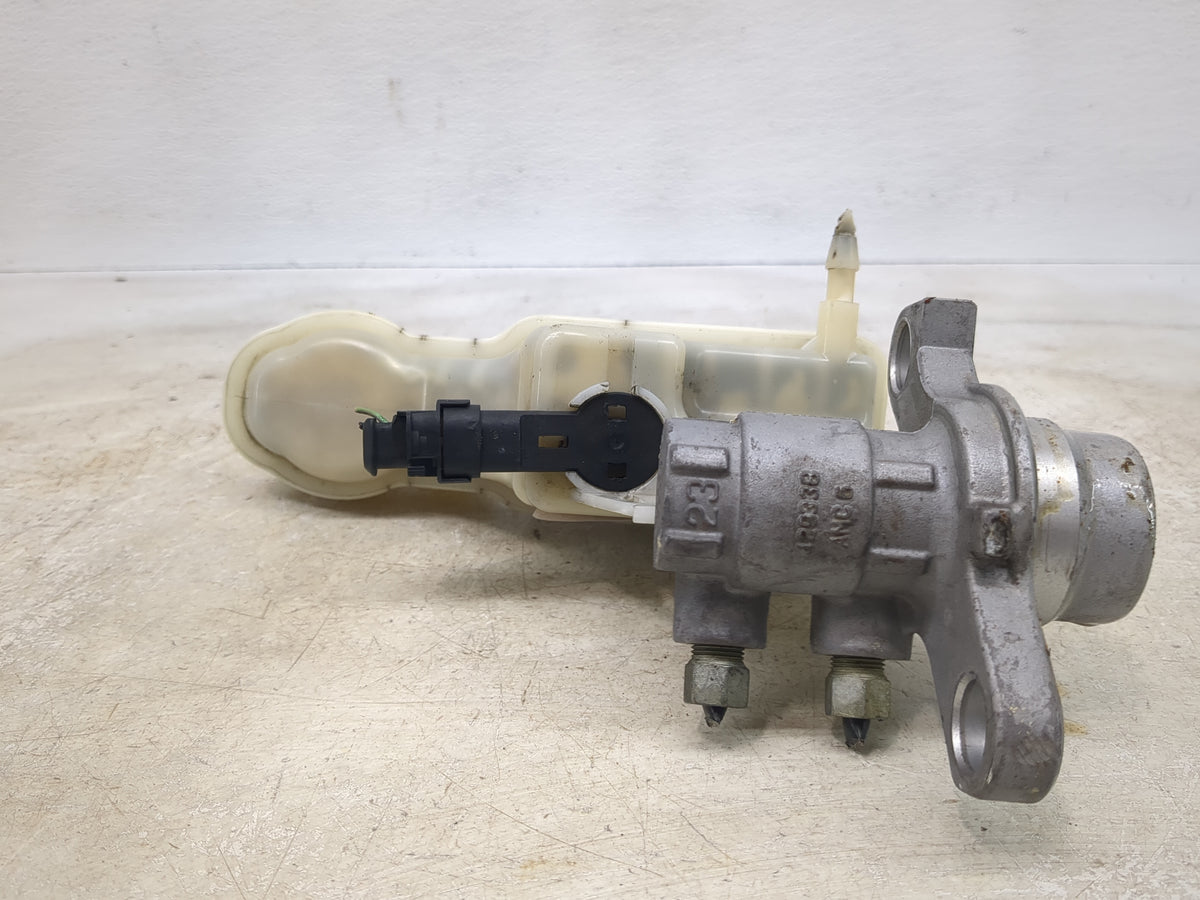 2012-2019 Chevrolet Sonic Brake Master Cylinder 1510430 - Oemusedautoparts1.com