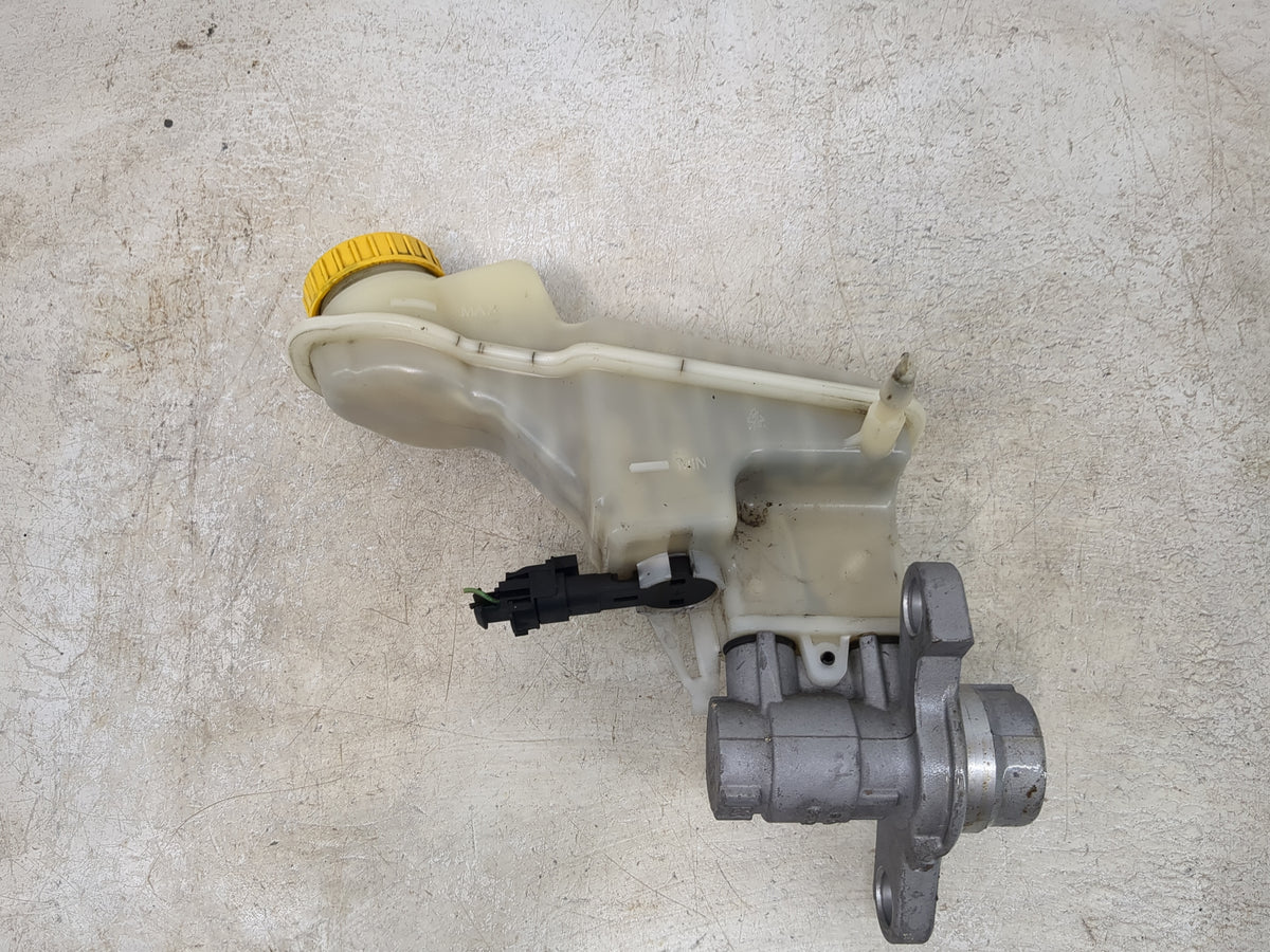 2012-2019 Chevrolet Sonic Brake Master Cylinder 1510430 - Oemusedautoparts1.com