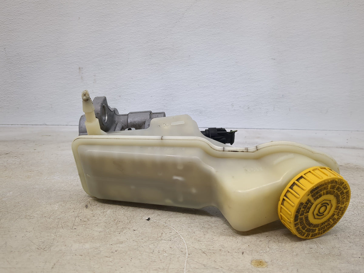 2012-2019 Chevrolet Sonic Brake Master Cylinder 1510430 - Oemusedautoparts1.com