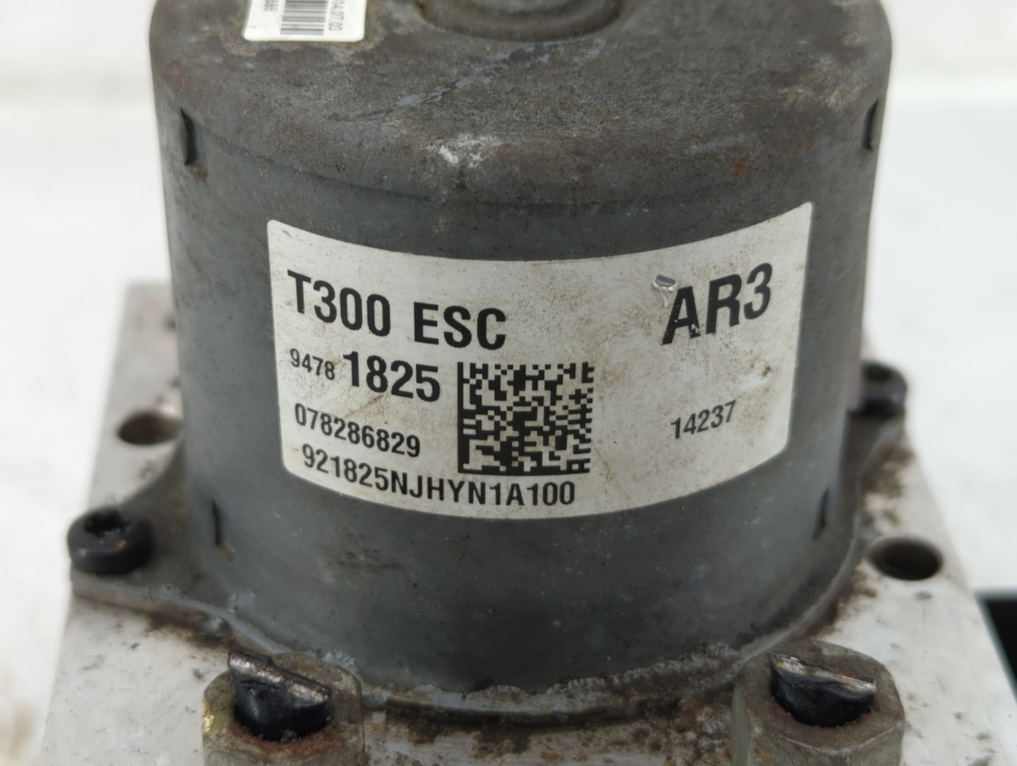 2015-2016 Chevrolet Sonic ABS Pump Control Module Replacement P/N:94781825 Fits Fits 2015 2016 OEM Used Auto Parts - Oemused