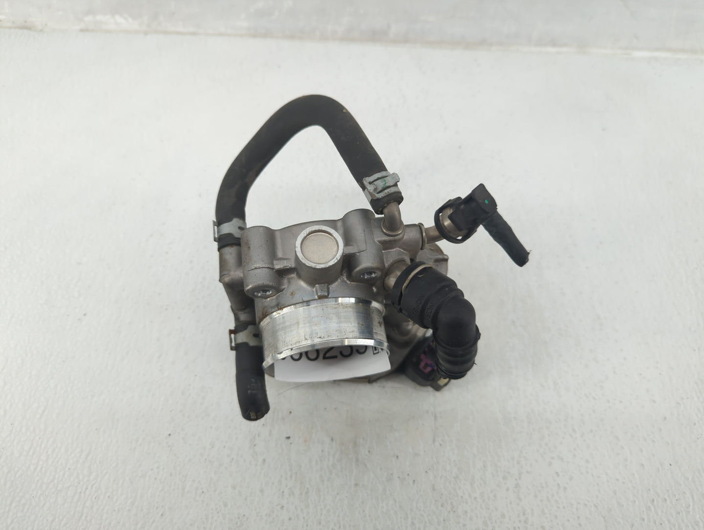2012-2018 Chevrolet Sonic Throttle Body P/N:55561425 Fits Fits 2009 2010 2011 2012 2013 2014 2015 2016 2017 2018 OEM Used Au