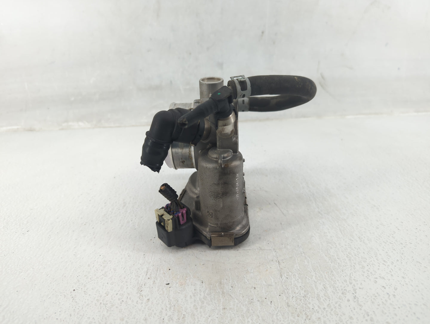 2012-2018 Chevrolet Sonic Throttle Body P/N:55561425 Fits Fits 2009 2010 2011 2012 2013 2014 2015 2016 2017 2018 OEM Used Au