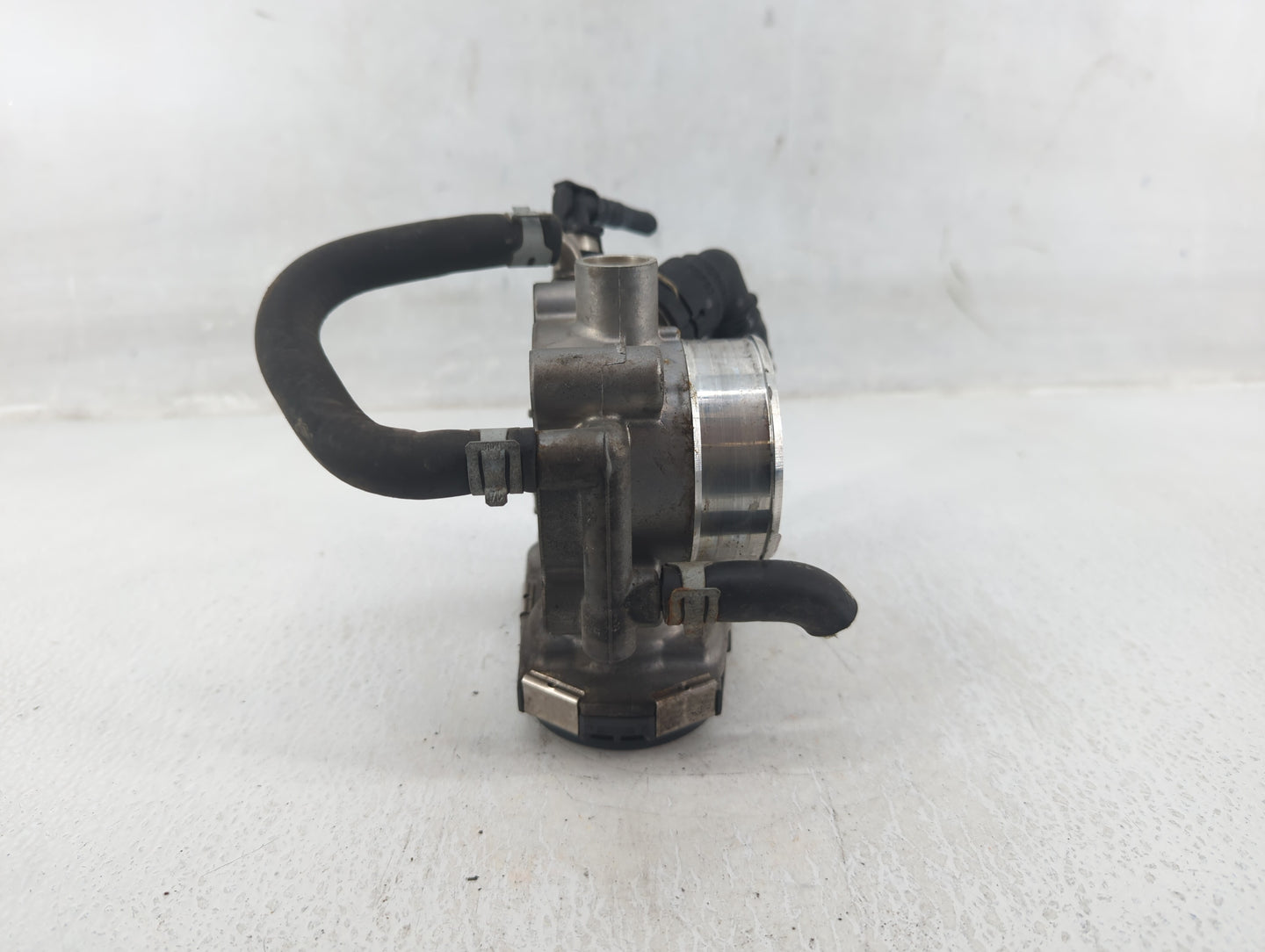 2012-2018 Chevrolet Sonic Throttle Body P/N:55561425 Fits Fits 2009 2010 2011 2012 2013 2014 2015 2016 2017 2018 OEM Used Au