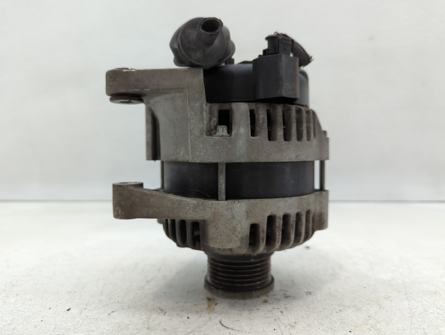 2012-2018 Chevrolet Sonic Alternator Replacement Generator Charging Assembly Engine OEM P/N:13579666 Fits OEM Used Auto Part