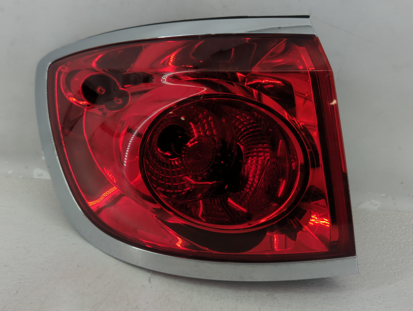 2012-2016 Chevrolet Sonic Tail Light Assembly Passenger Right OEM P/N:25954941 954770357 Fits Fits 2012 2013 2014 2015 2016 