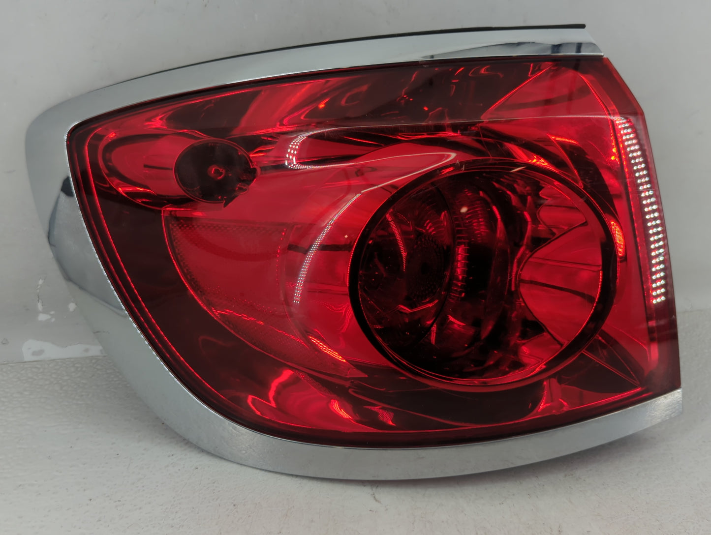 2012-2016 Chevrolet Sonic Tail Light Assembly Passenger Right OEM P/N:25954941 954770357 Fits Fits 2012 2013 2014 2015 2016 