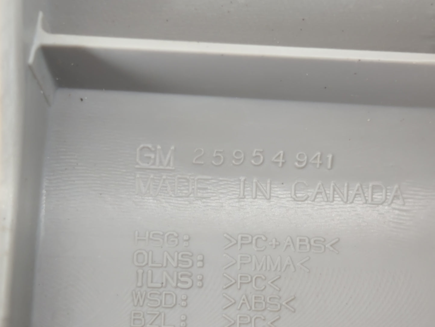 2012-2016 Chevrolet Sonic Tail Light Assembly Passenger Right OEM P/N:25954941 954770357 Fits Fits 2012 2013 2014 2015 2016 