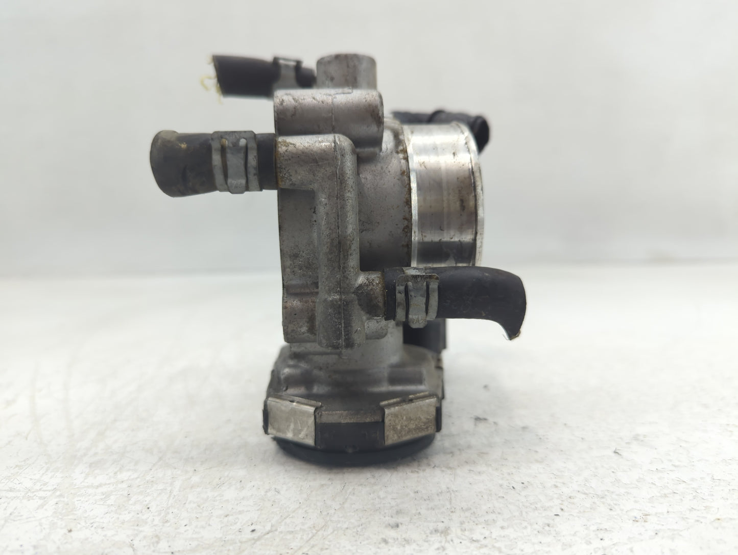 2012-2018 Chevrolet Sonic Throttle Body P/N:55561495 Fits Fits 2009 2010 2011 2012 2013 2014 2015 2016 2017 2018 OEM Used Au