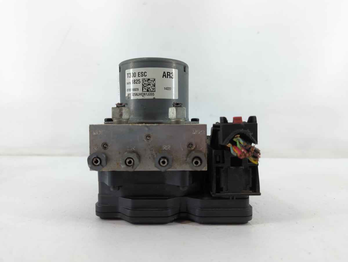 2015-2016 Chevrolet Sonic Anti-Lock Brake ABS Pump Module Actuator OEM P/N:94781825 Fits Fits 2015 2016 OEM Used Auto Parts 