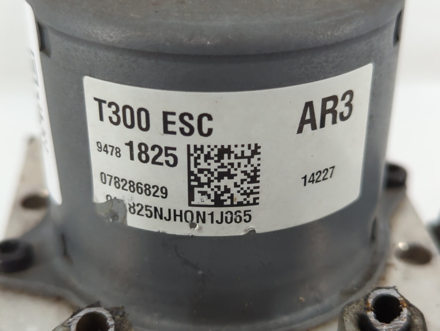 2015-2016 Chevrolet Sonic ABS Pump Control Module Replacement P/N:94781825 Fits Fits 2015 2016 OEM Used Auto Parts - Oemused