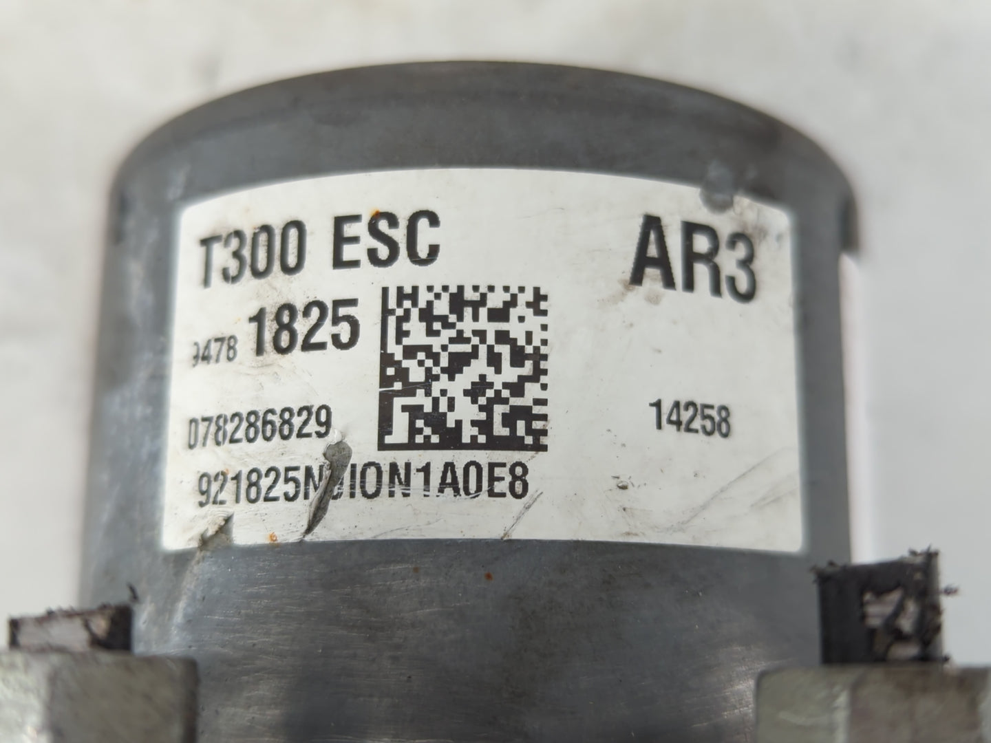 2015-2016 Chevrolet Sonic ABS Pump Control Module Replacement P/N:94781825 Fits Fits 2015 2016 OEM Used Auto Parts - Oemused