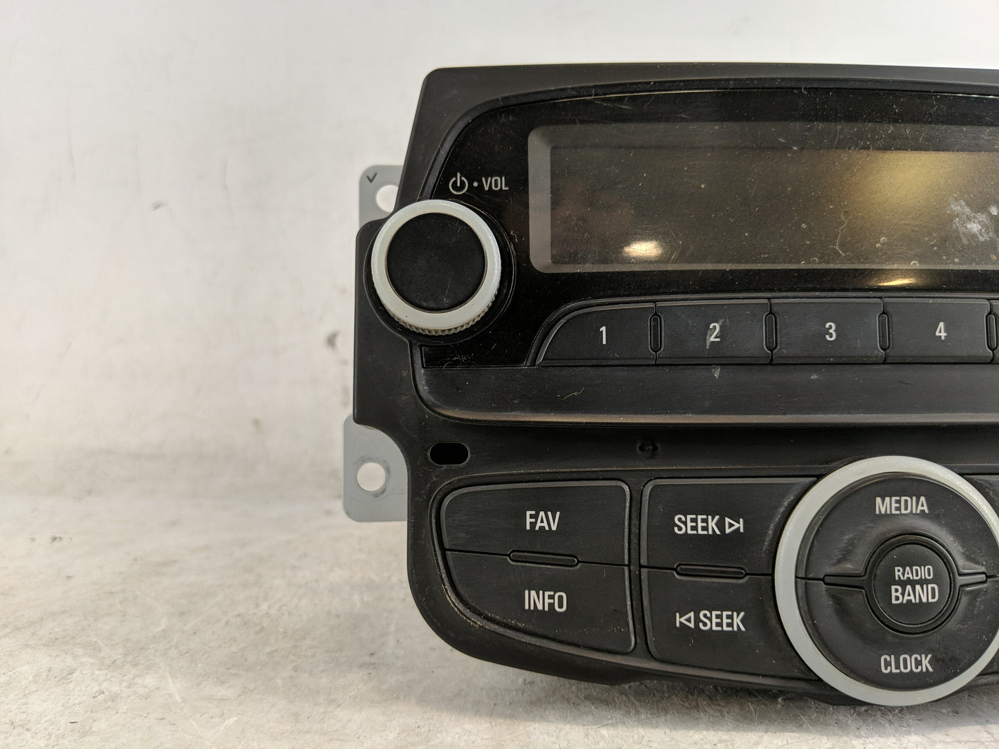2014-2015 Chevrolet Spark Radio AM FM Cd Player Receiver Replacement P/N:94531767 Fits Fits 2014 2015 OEM Used Auto Parts - 
