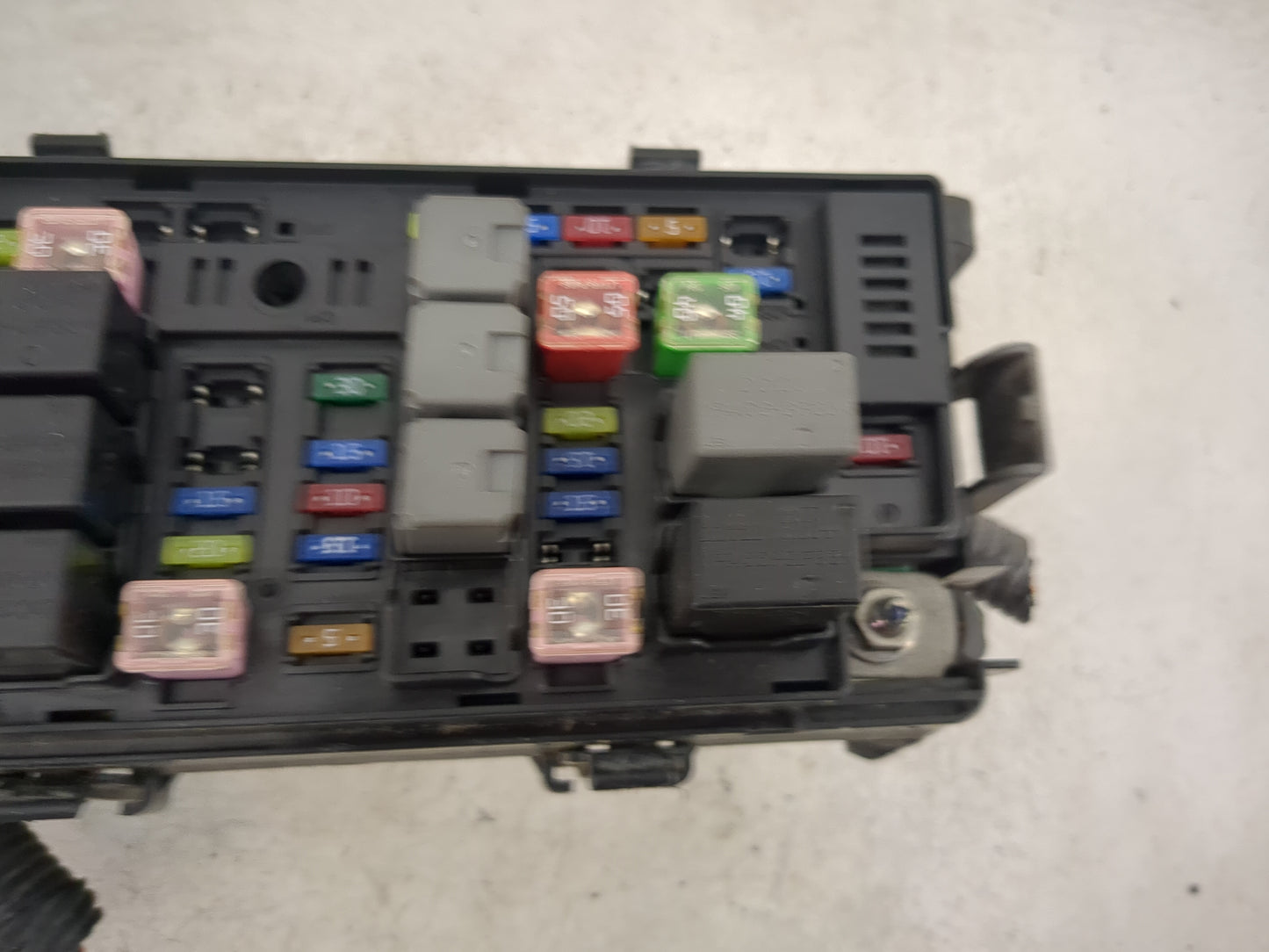 2013-2015 Chevrolet Spark Fusebox Fuse Box Panel Relay Module P/N:95389023 95408042 Fits Fits 2013 2015 OEM Used Auto Parts 