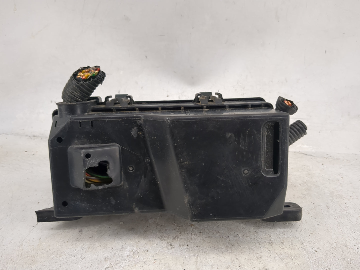 2013-2015 Chevrolet Spark Fusebox Fuse Box Panel Relay Module P/N:95389023 95408042 Fits Fits 2013 2015 OEM Used Auto Parts 