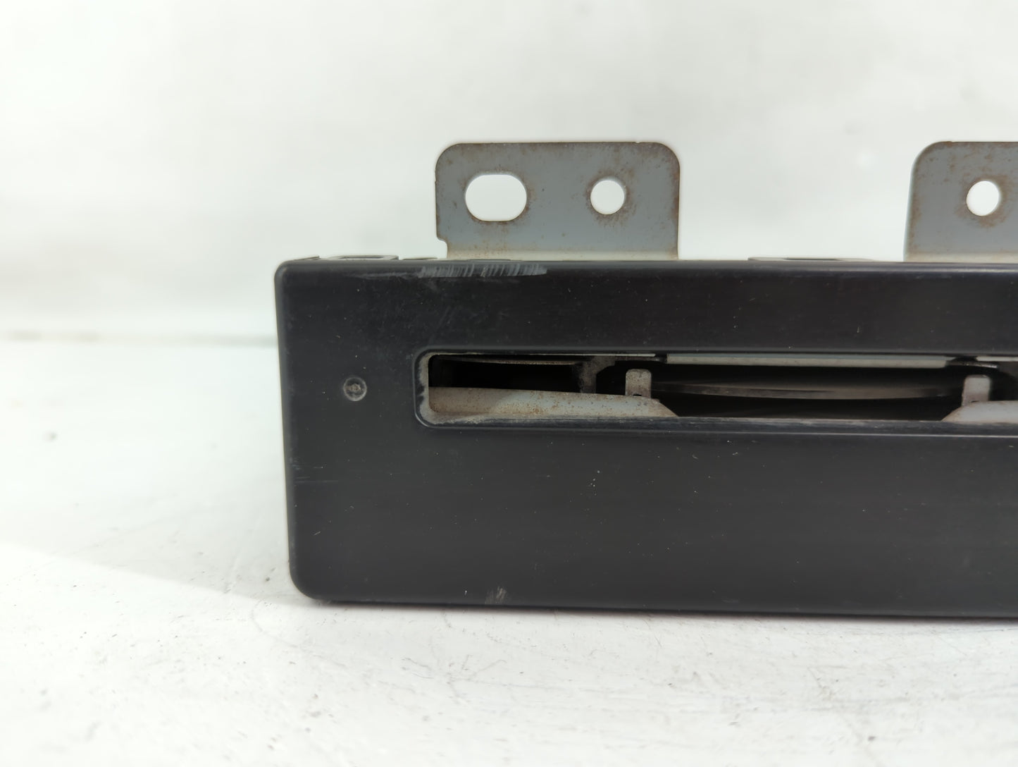 2015 Chevrolet Suburban Radio AM FM Cd Player Receiver Replacement P/N:13594480 Fits Fits 2014 OEM Used Auto Parts - Oemused