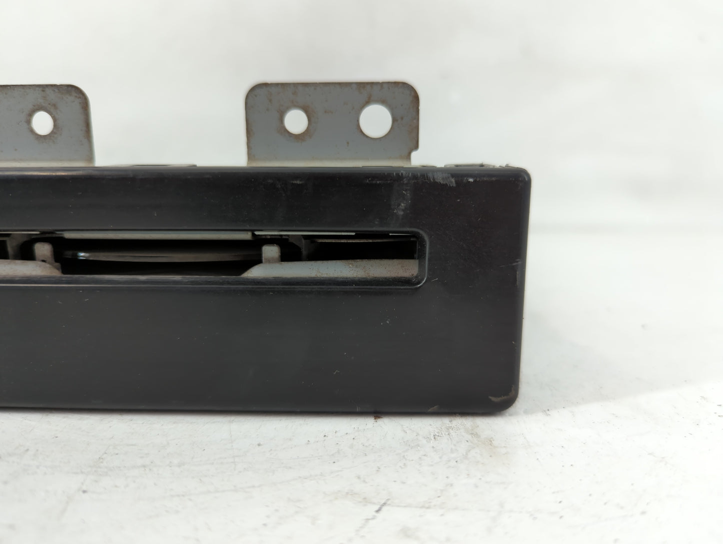 2015 Chevrolet Suburban Radio AM FM Cd Player Receiver Replacement P/N:13594480 Fits Fits 2014 OEM Used Auto Parts - Oemused
