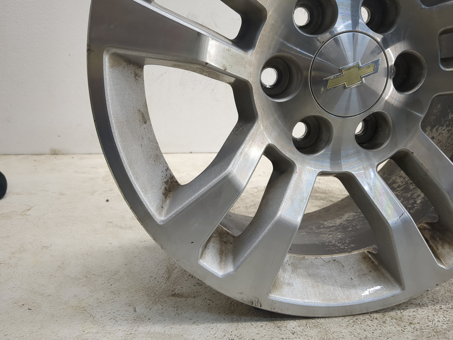 Chevrolet Suburban Oem Wheel Rim 1184874 - Oemusedautoparts1.com