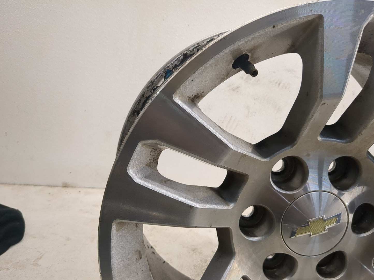 Chevrolet Suburban Oem Wheel Rim 1184874 - Oemusedautoparts1.com