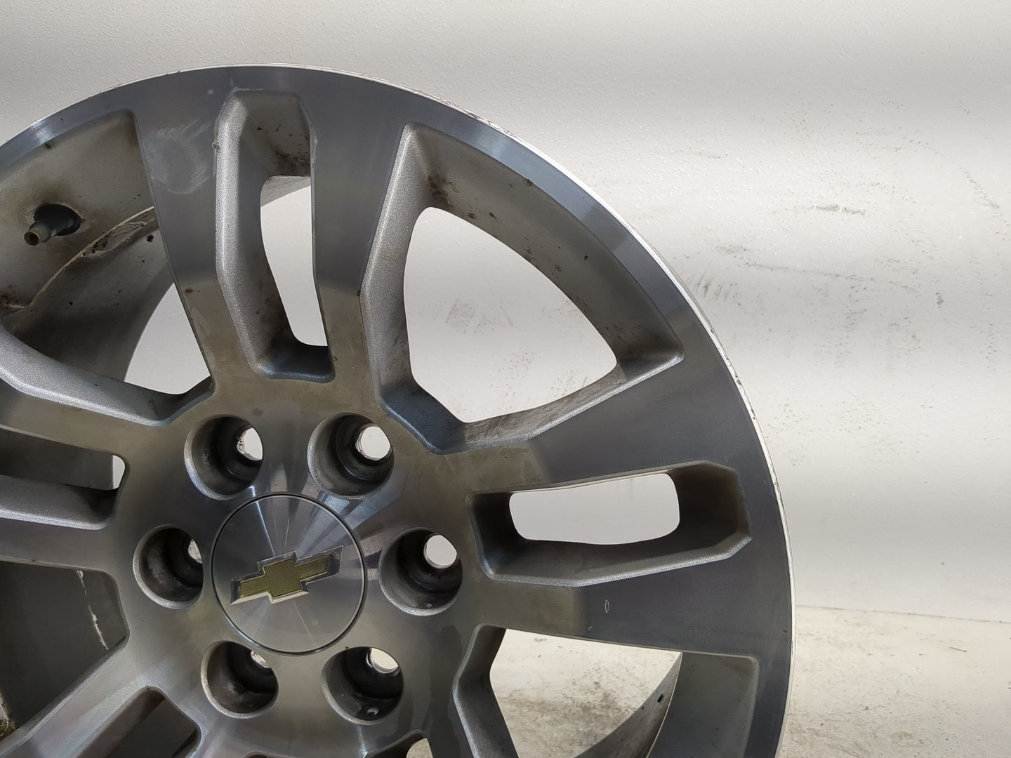 Chevrolet Suburban Oem Wheel Rim 1184874 - Oemusedautoparts1.com