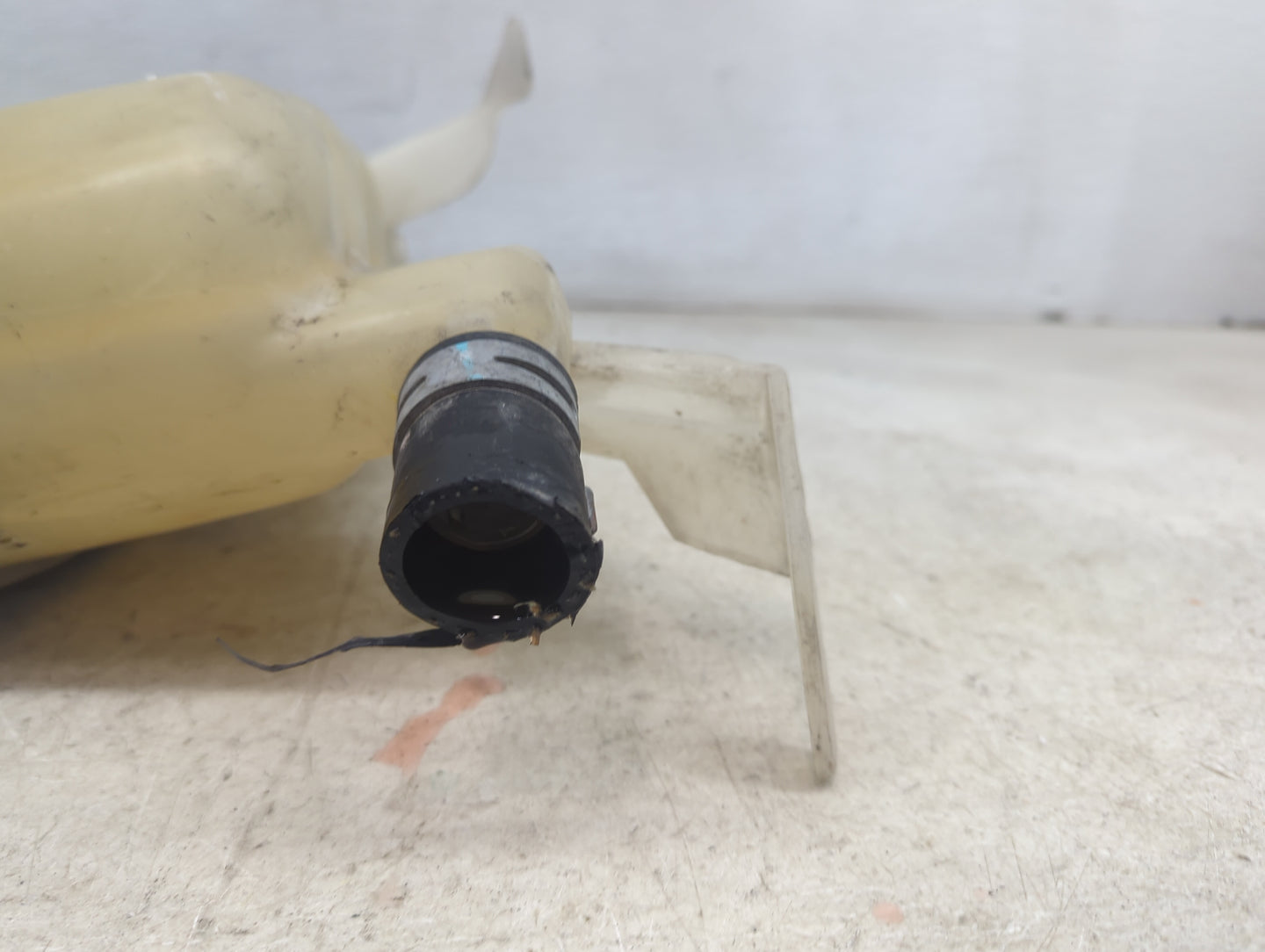 2016 Chevrolet Suburban Radiator Coolant Overflow Expansion Tank Bottle - Oemusedautoparts1.com