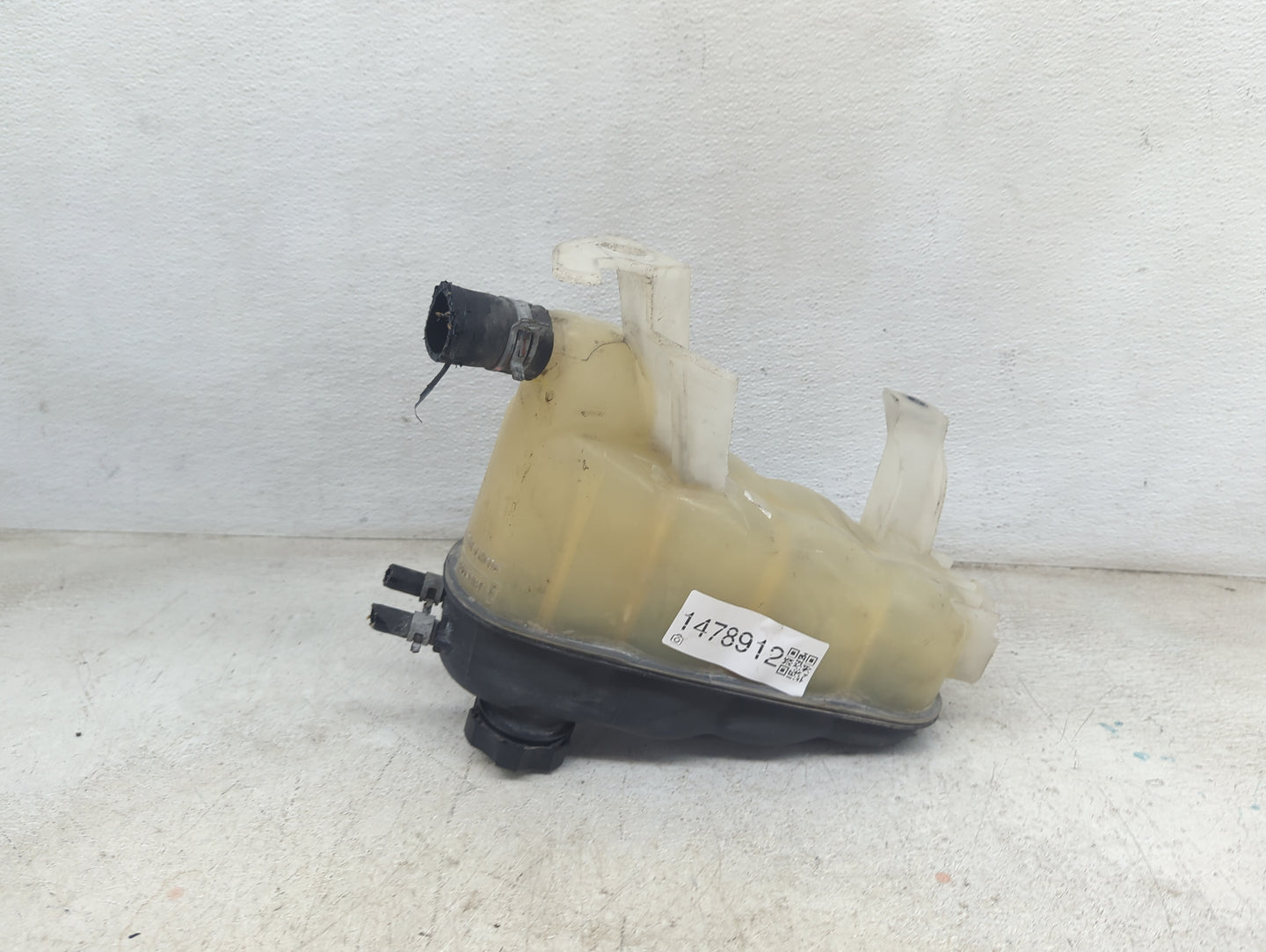 2016 Chevrolet Suburban Radiator Coolant Overflow Expansion Tank Bottle - Oemusedautoparts1.com