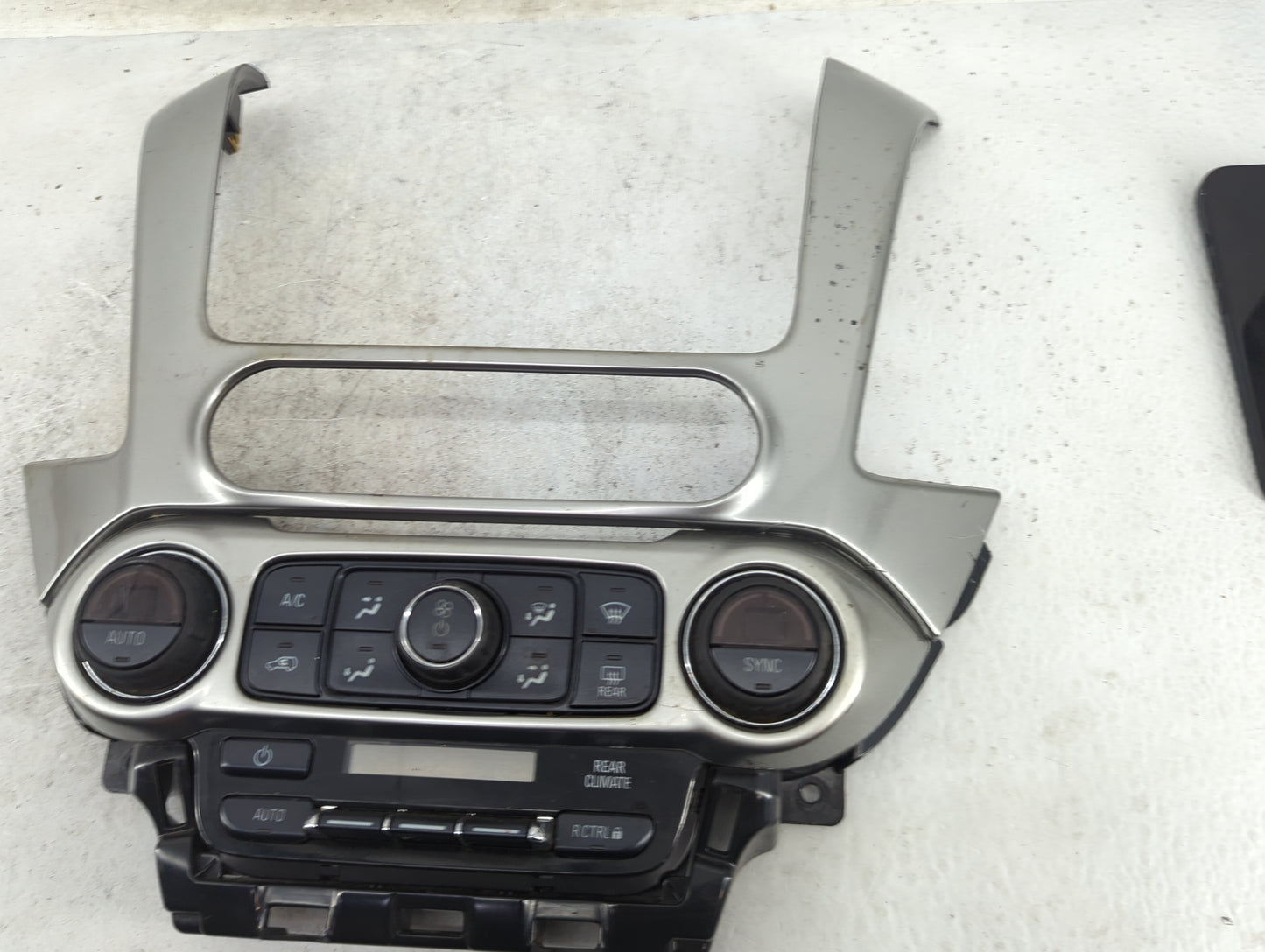2016-2017 Chevrolet Suburban Climate Control Module Temperature AC/Heater Replacement P/N:23449657 815372982 Fits OEM Used A