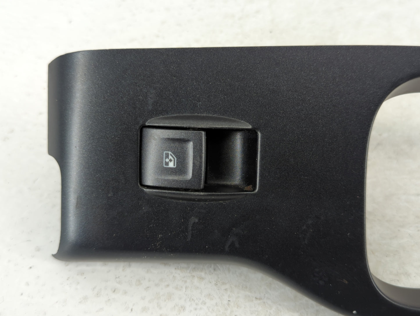 2015 Chevrolet Suburban Passenger Right Power Window Switch - Oemusedautoparts1.com