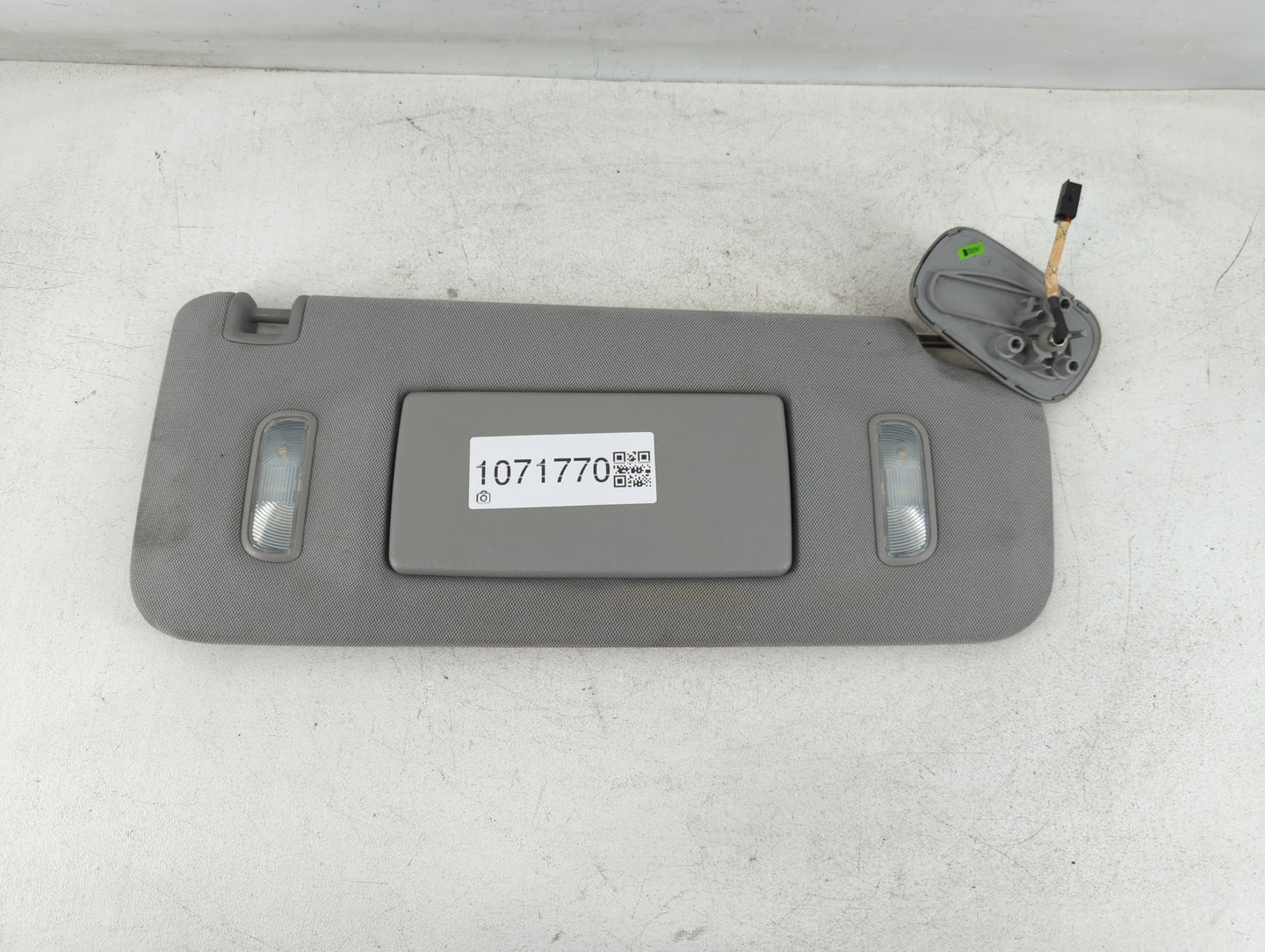 2015 Chevrolet Suburban 1500 Sun Visor Shade Replacement Passenger Right Mirror Fits Fits 2016 2017 2018 2019 2020 OEM Used 