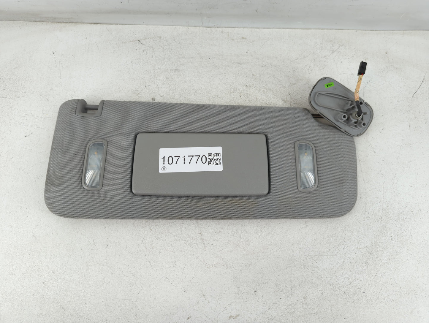 2015 Chevrolet Suburban 1500 Sun Visor Shade Replacement Passenger Right Mirror Fits Fits 2016 2017 2018 2019 2020 OEM Used 