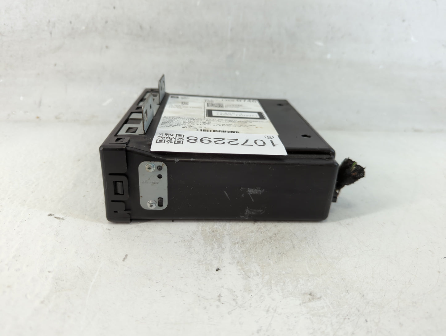 2015 Chevrolet Suburban 1500 Radio AM FM Cd Player Receiver Replacement P/N:13590746 Fits Fits 2014 OEM Used Auto Parts - Oe