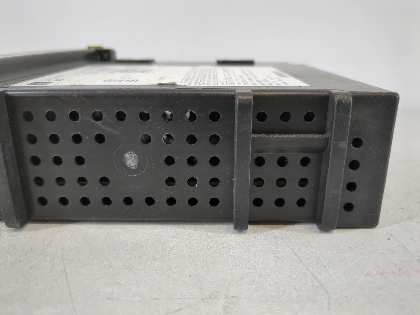 2015 Chevrolet Suburban 1500 Radio AM FM Cd Player Receiver Replacement P/N:13598663 Fits OEM Used Auto Parts - Oemusedautop