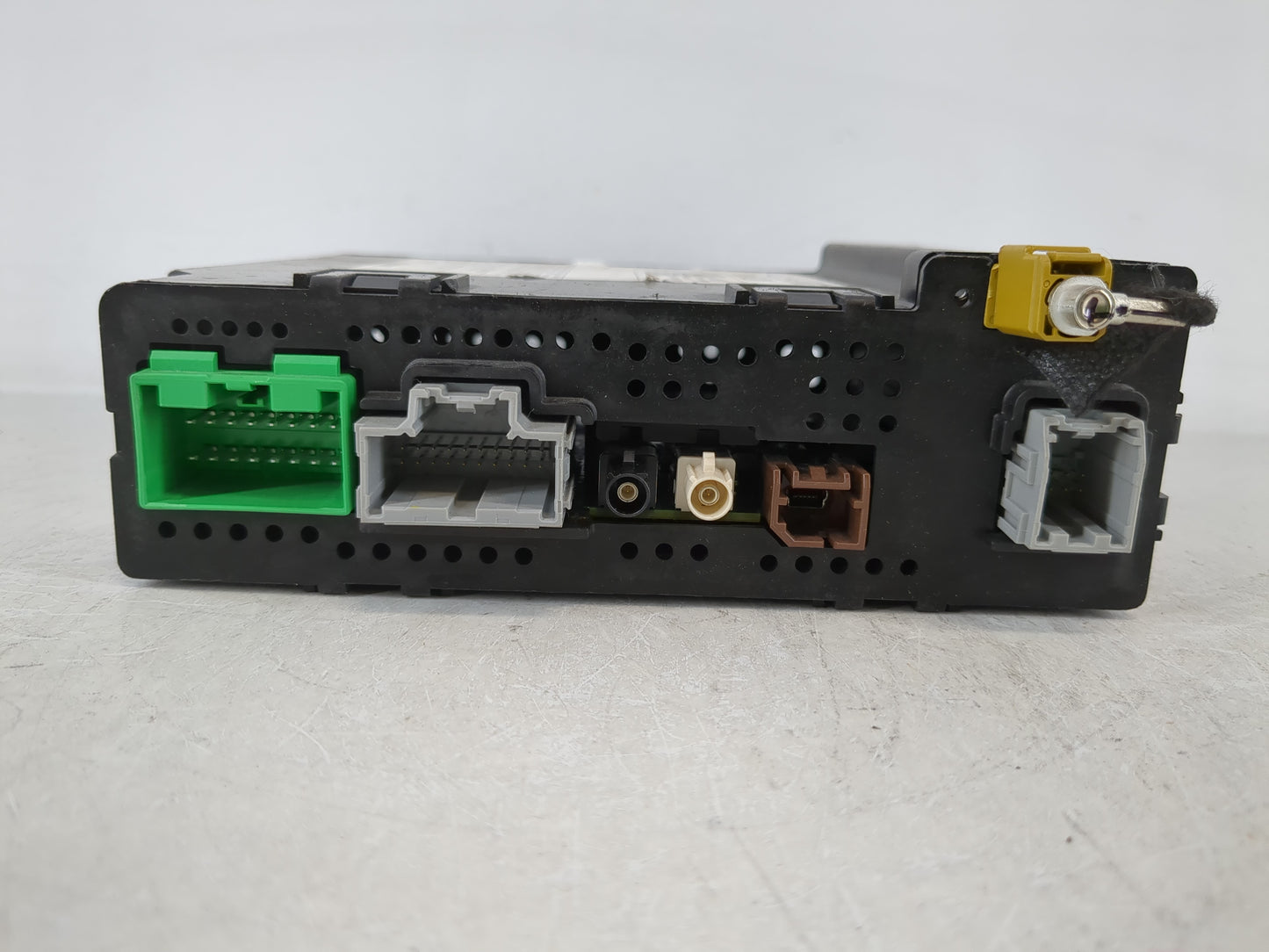 2015 Chevrolet Suburban 1500 Radio AM FM Cd Player Receiver Replacement P/N:13598663 Fits OEM Used Auto Parts - Oemusedautop