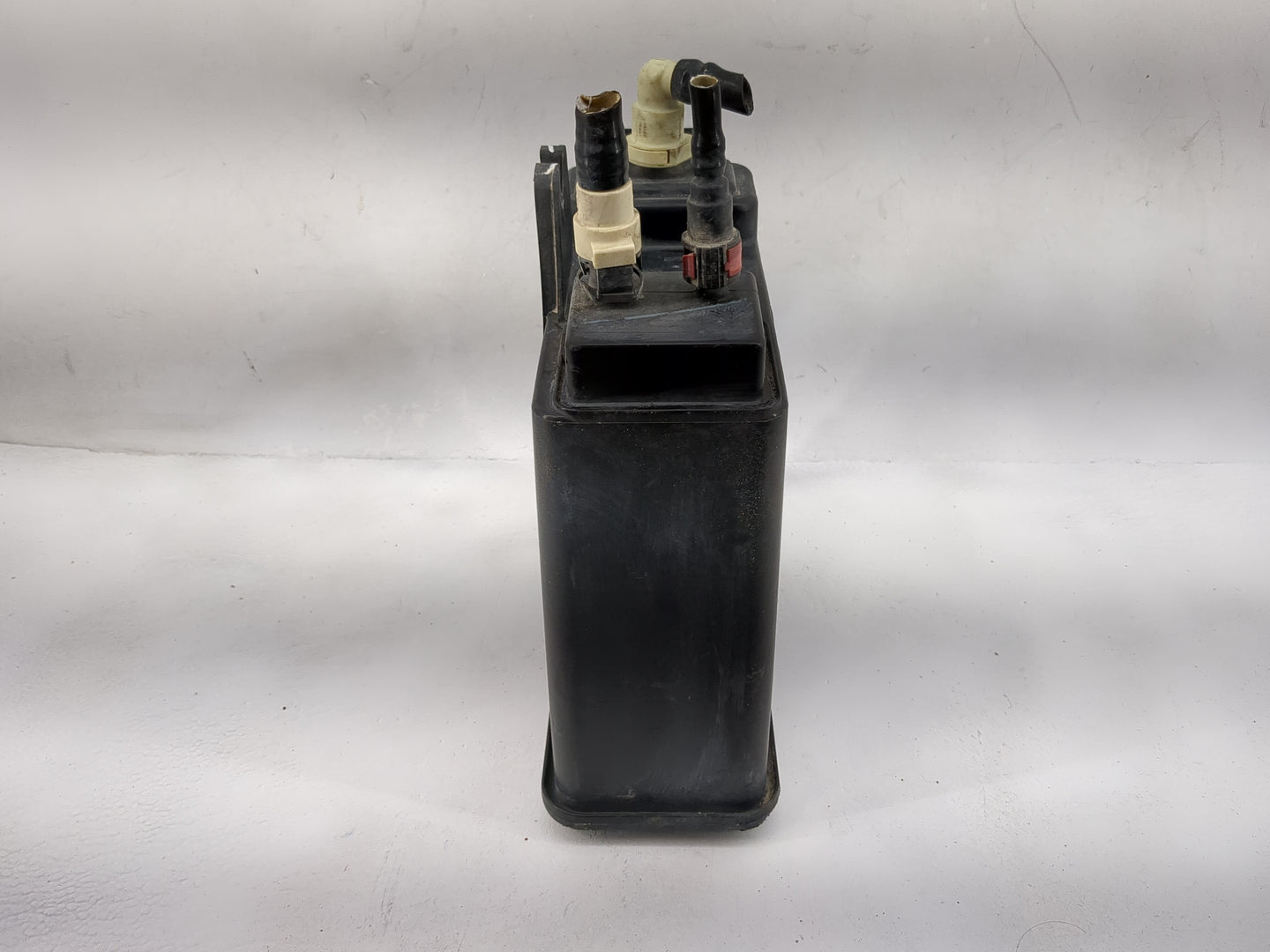 2015 Chevrolet Suburban 1500 Fuel Vapor Charcoal Canister - Oemusedautoparts1.com