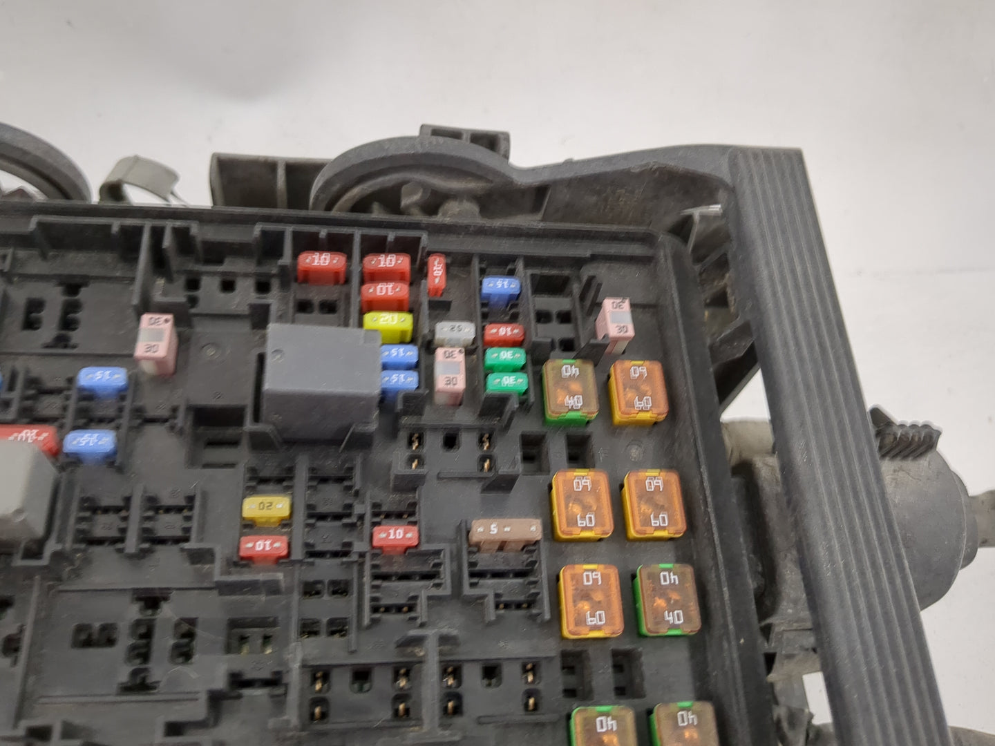 2015 Chevrolet Suburban 1500 Fusebox Fuse Box Panel Relay Module P/N:23225905 86323800603230 Fits Fits 2016 2017 2018 2019 2