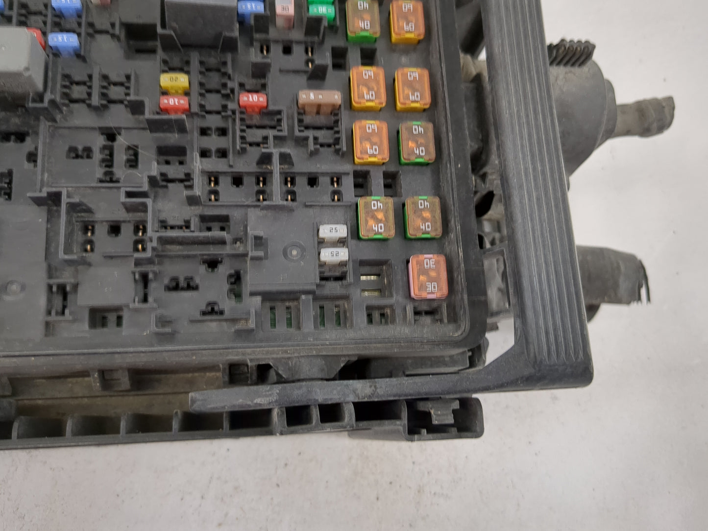 2015 Chevrolet Suburban 1500 Fusebox Fuse Box Panel Relay Module P/N:23225905 86323800603230 Fits Fits 2016 2017 2018 2019 2