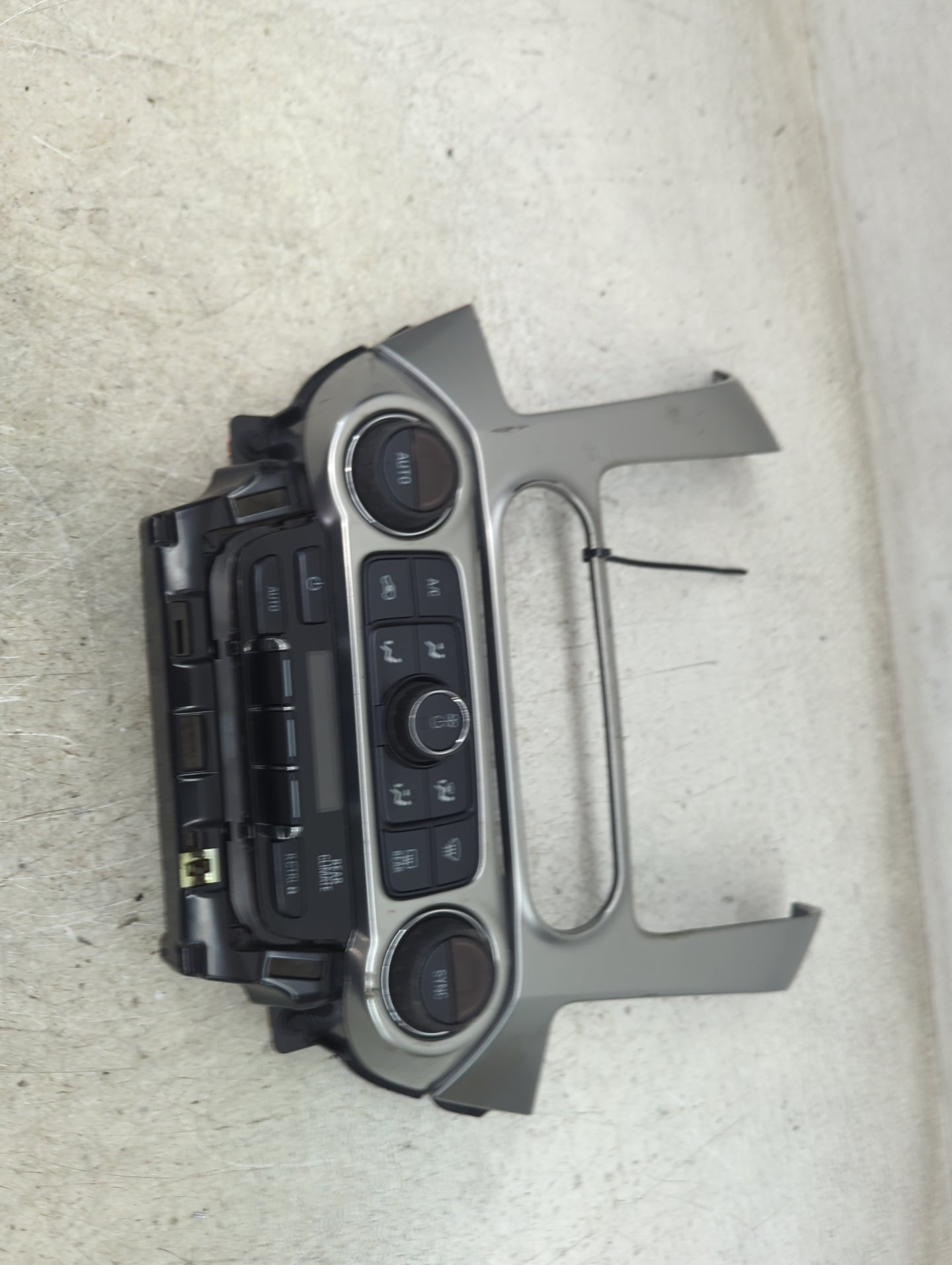 2015 Chevrolet Suburban 1500 Climate Control Module Temperature AC/Heater Replacement Fits Fits 2017 2018 2019 2020 OEM Used