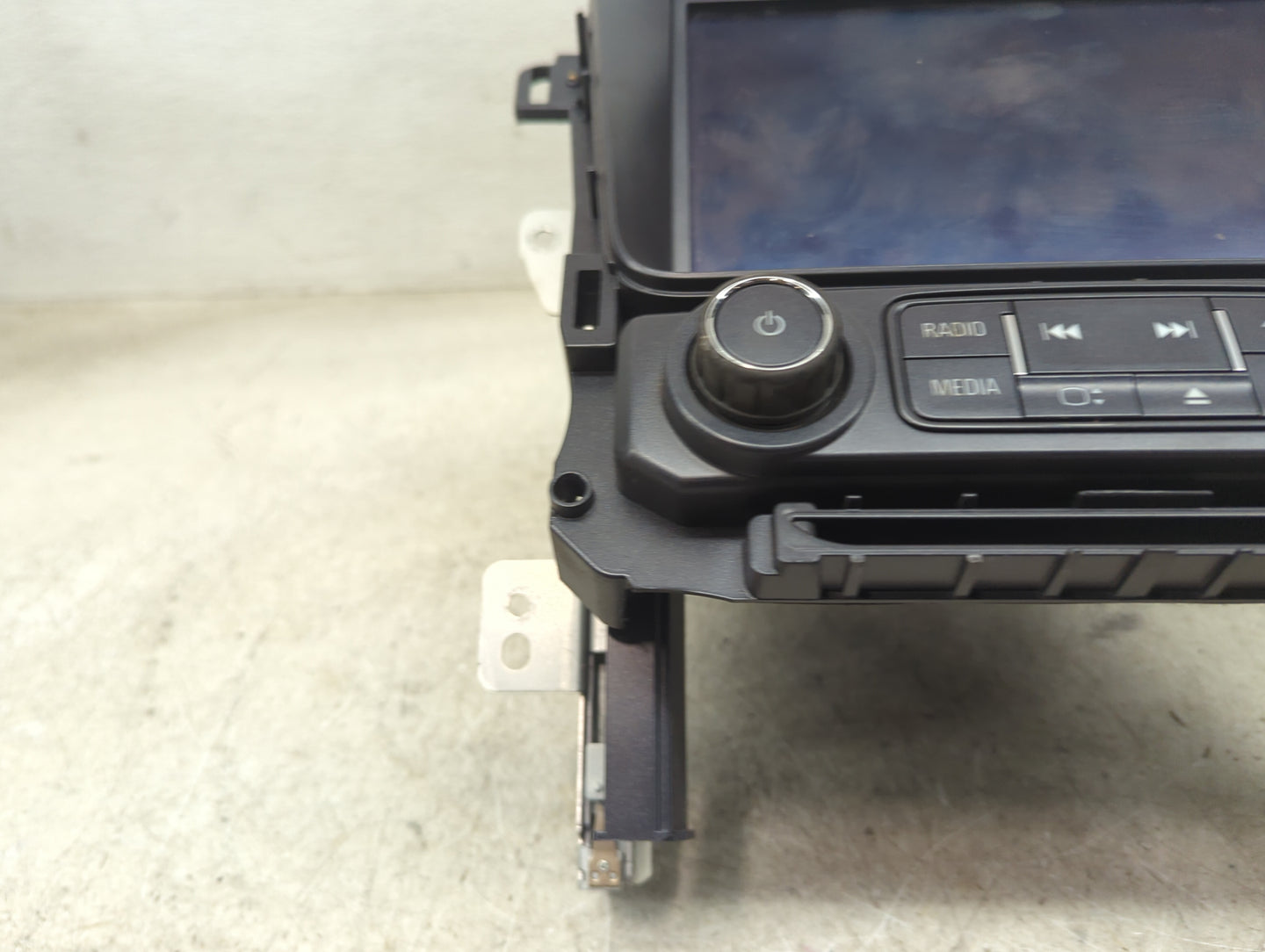 2015 Chevrolet Suburban 1500 Radio AM FM Cd Player Receiver Replacement Fits Fits 2013 2014 OEM Used Auto Parts - Oemusedaut
