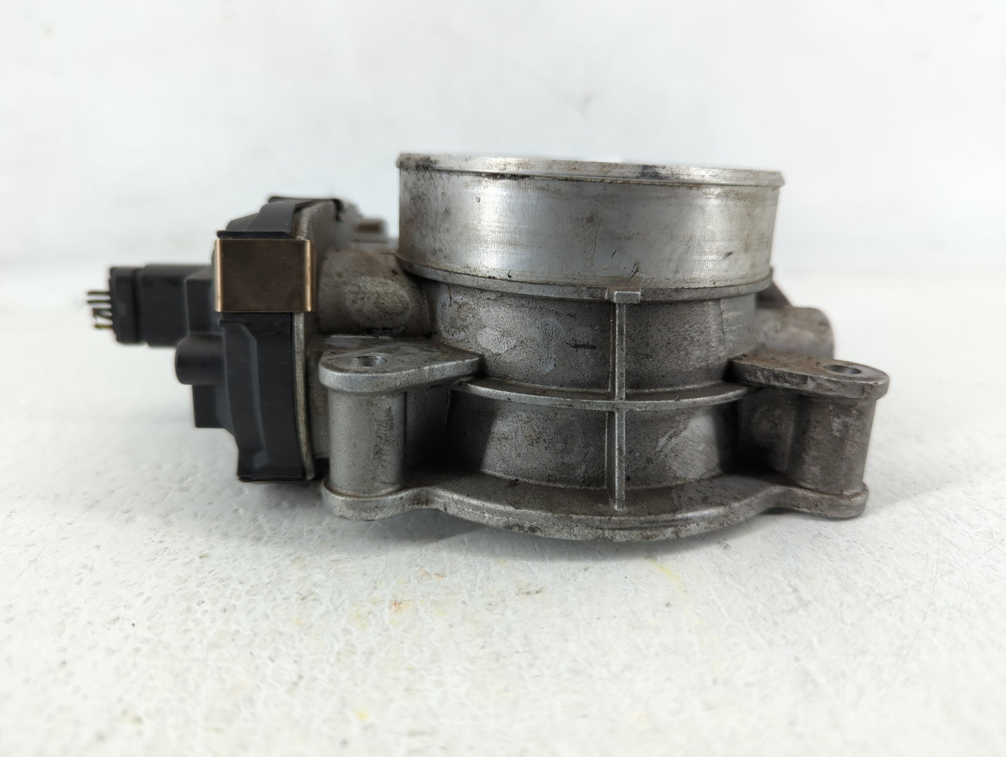 2015 Chevrolet Suburban 1500 Throttle Body P/N:12617792 Fits Fits 2014 2016 2017 2018 2019 2020 2021 2022 OEM Used Auto Part