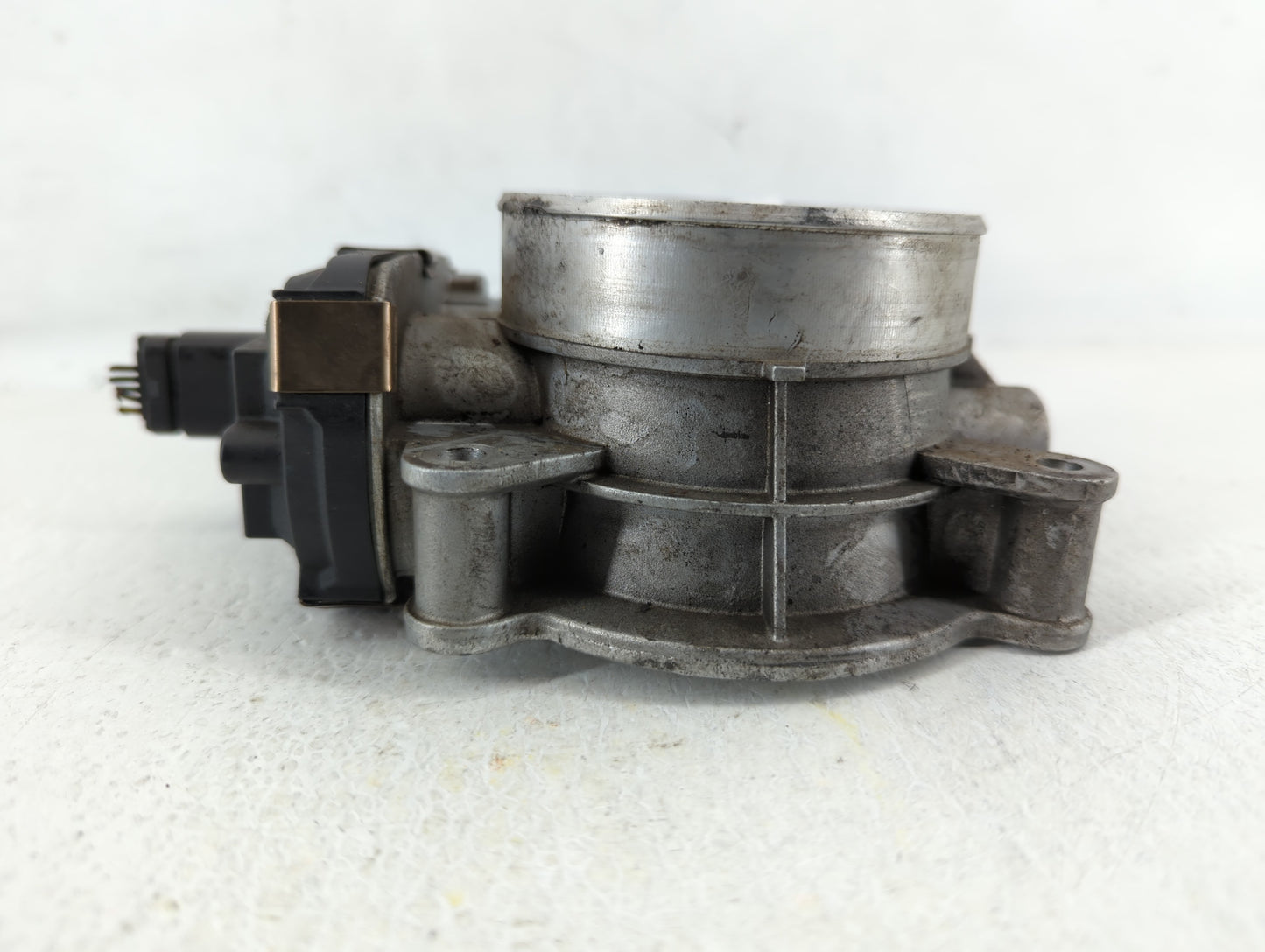 2015 Chevrolet Suburban 1500 Throttle Body P/N:12617792 Fits Fits 2014 2016 2017 2018 2019 2020 2021 2022 OEM Used Auto Part