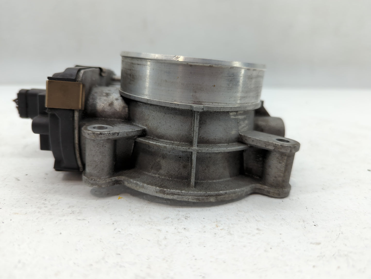 2015 Chevrolet Suburban 1500 Throttle Body P/N:12617792 Fits Fits 2014 2016 2017 2018 2019 2020 2021 2022 OEM Used Auto Part