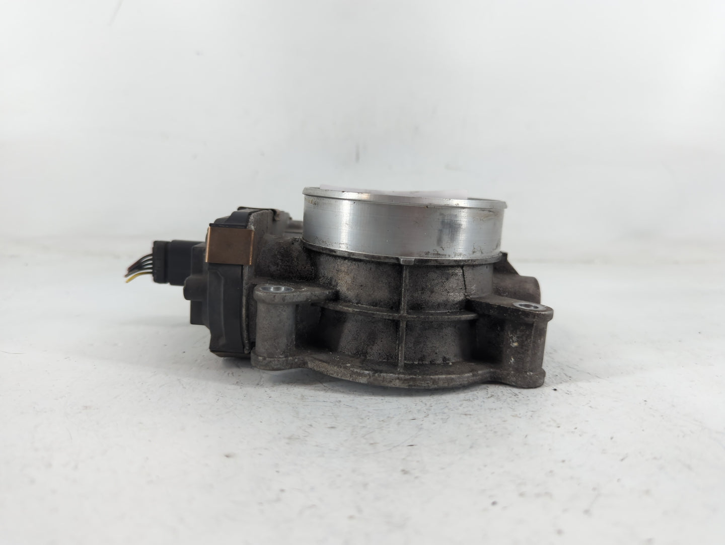 2015 Chevrolet Suburban 1500 Throttle Body P/N:12617792 Fits Fits 2014 2016 2017 2018 2019 2020 2021 2022 OEM Used Auto Part