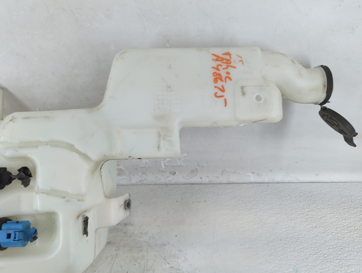 2015-2020 Chevrolet Tahoe Windshield Washer Fluid Reservoir Bottle Oem - Oemusedautoparts1.com