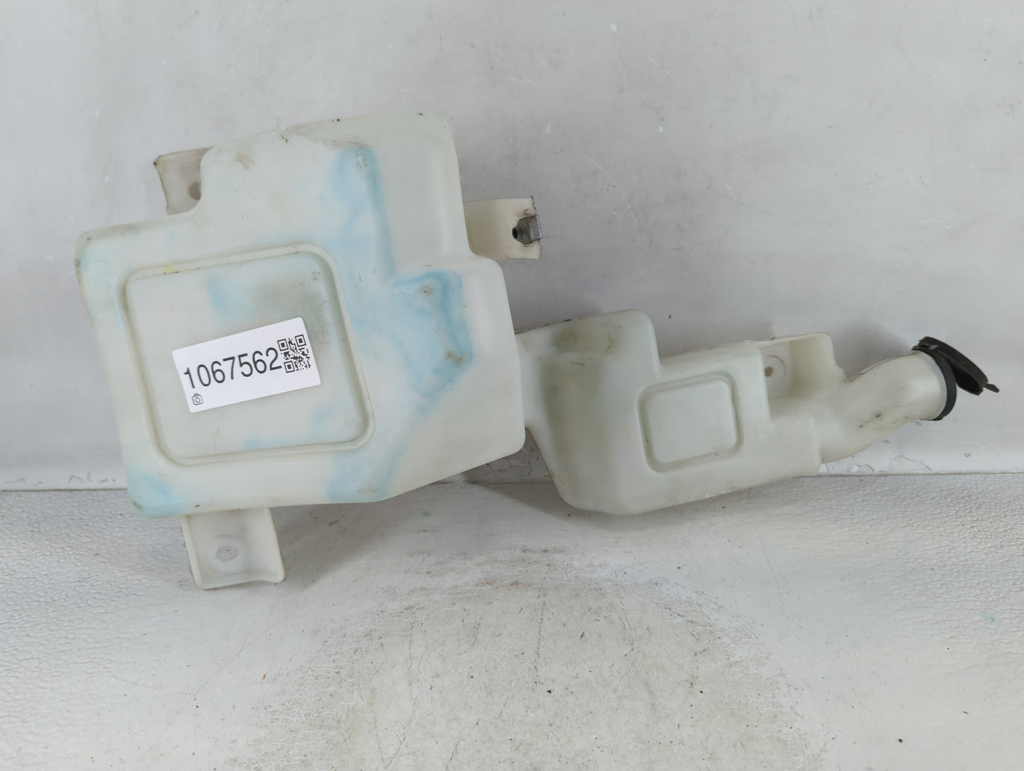 2015-2020 Chevrolet Tahoe Windshield Washer Fluid Reservoir Bottle Oem - Oemusedautoparts1.com