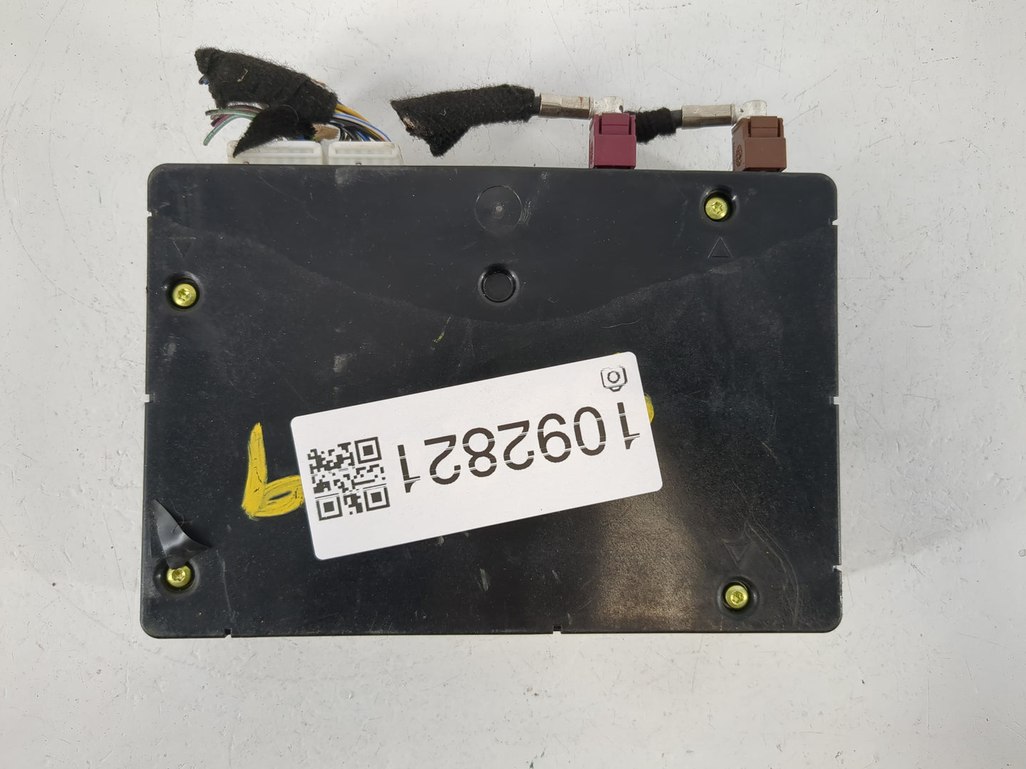 2016-2017 Chevrolet Tahoe Telematics Control Module 23261702 - Oemusedautoparts1.com