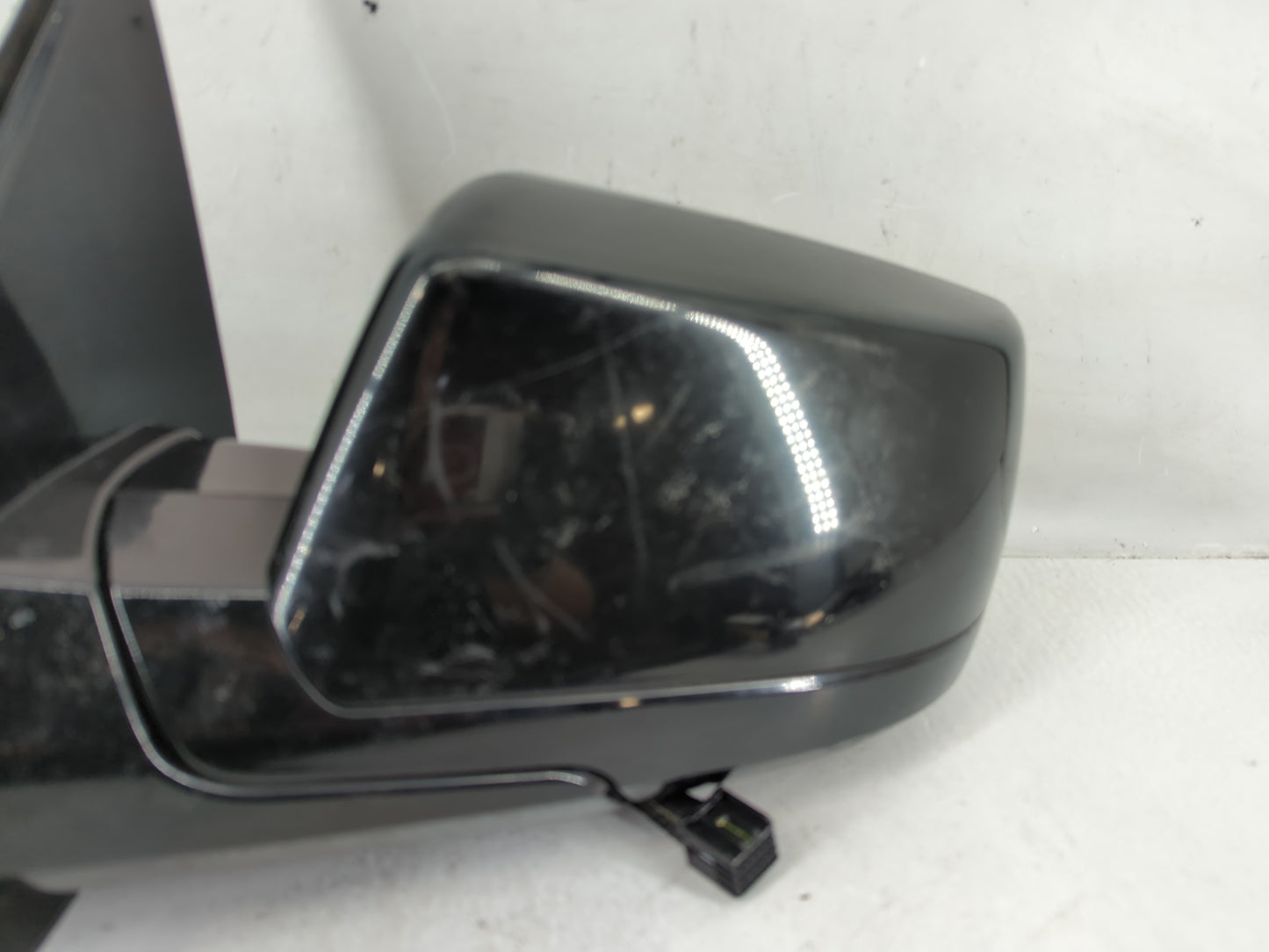 2015-2020 Chevrolet Tahoe Driver Side View Mirror - Left Door Mirror OEM Used - Oemusedautoparts1.com