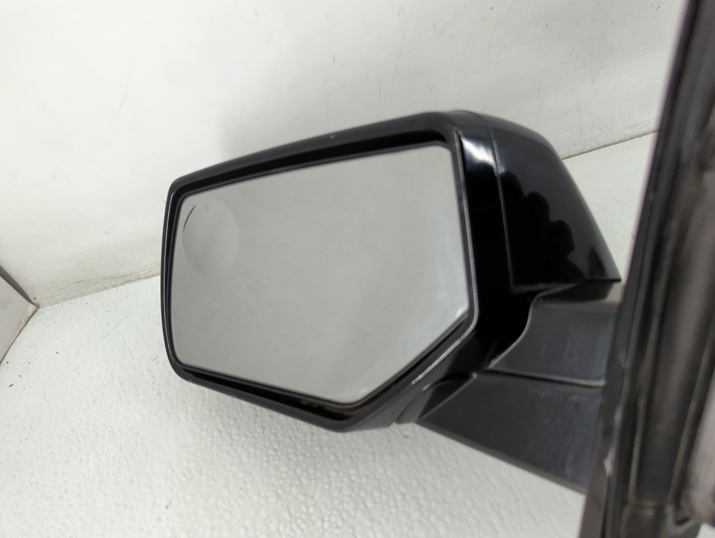 2015-2020 Chevrolet Tahoe Driver Side View Mirror - Left Door Mirror OEM Used - Oemusedautoparts1.com