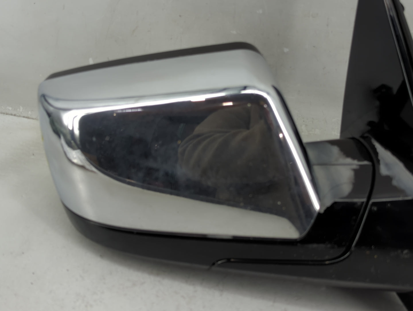 2015-2020 Chevrolet Tahoe Passenger Side View Mirror - Right Door Mirror OEM Used - Oemusedautoparts1.com