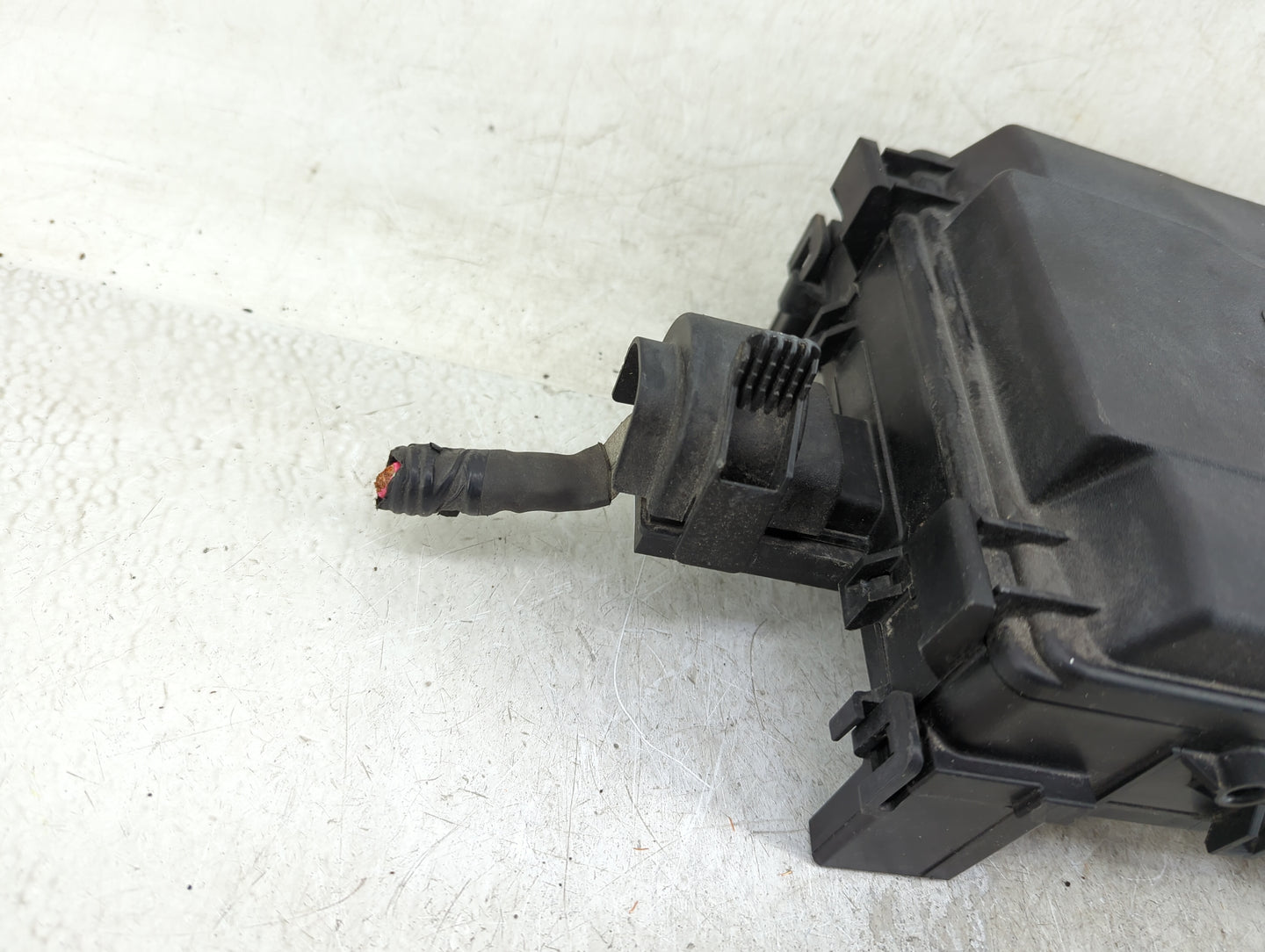 2015-2020 Chevrolet Tahoe Fusebox Fuse Box Panel Relay Module P/N:718845576 23225905 Fits Fits 2015 2016 2017 2018 2019 2020