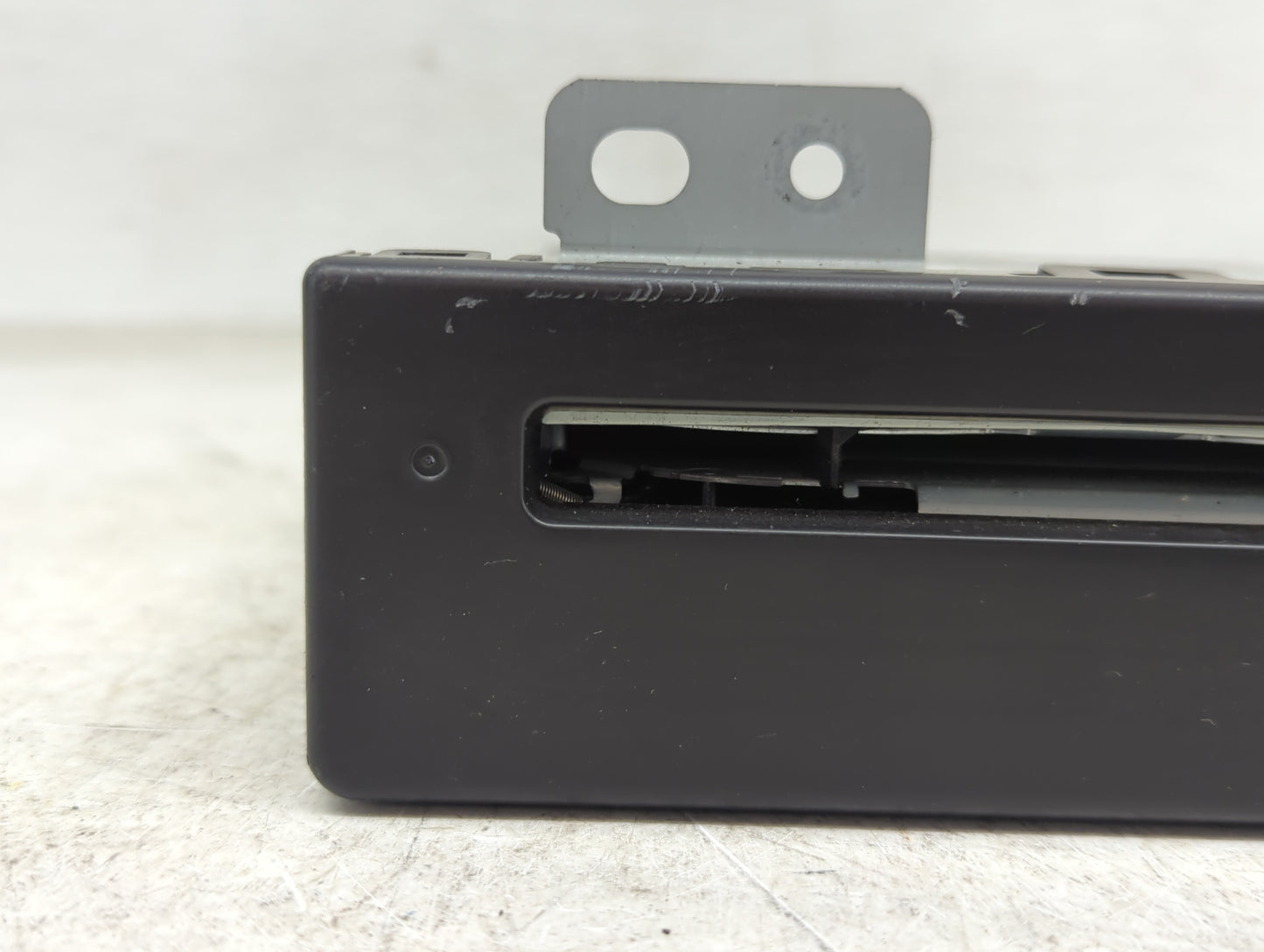 2015 Chevrolet Tahoe Radio AM FM Cd Player Receiver Replacement P/N:13590746 Fits Fits 2014 OEM Used Auto Parts - Oemusedaut